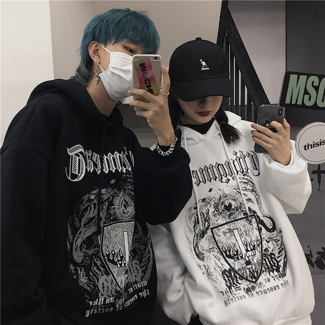 【韓国通販 dgo】UNISEX 2colors ダークシールドプリント フーディー ブラック/ホワイト(M3910）トレンドアイテム