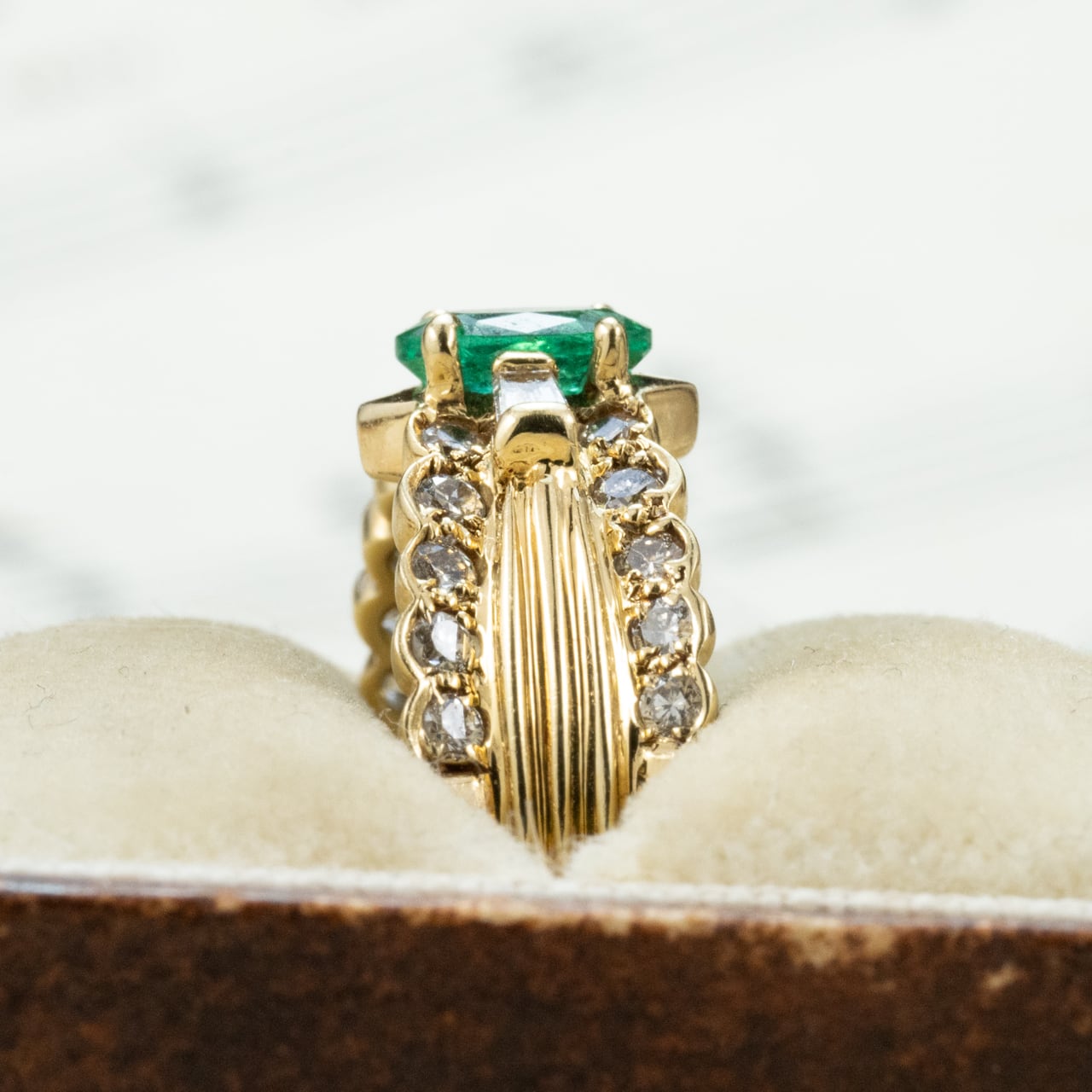 エメラルド リング K18 0.37ct ダイヤモンド 0.44ct リボンデザイン