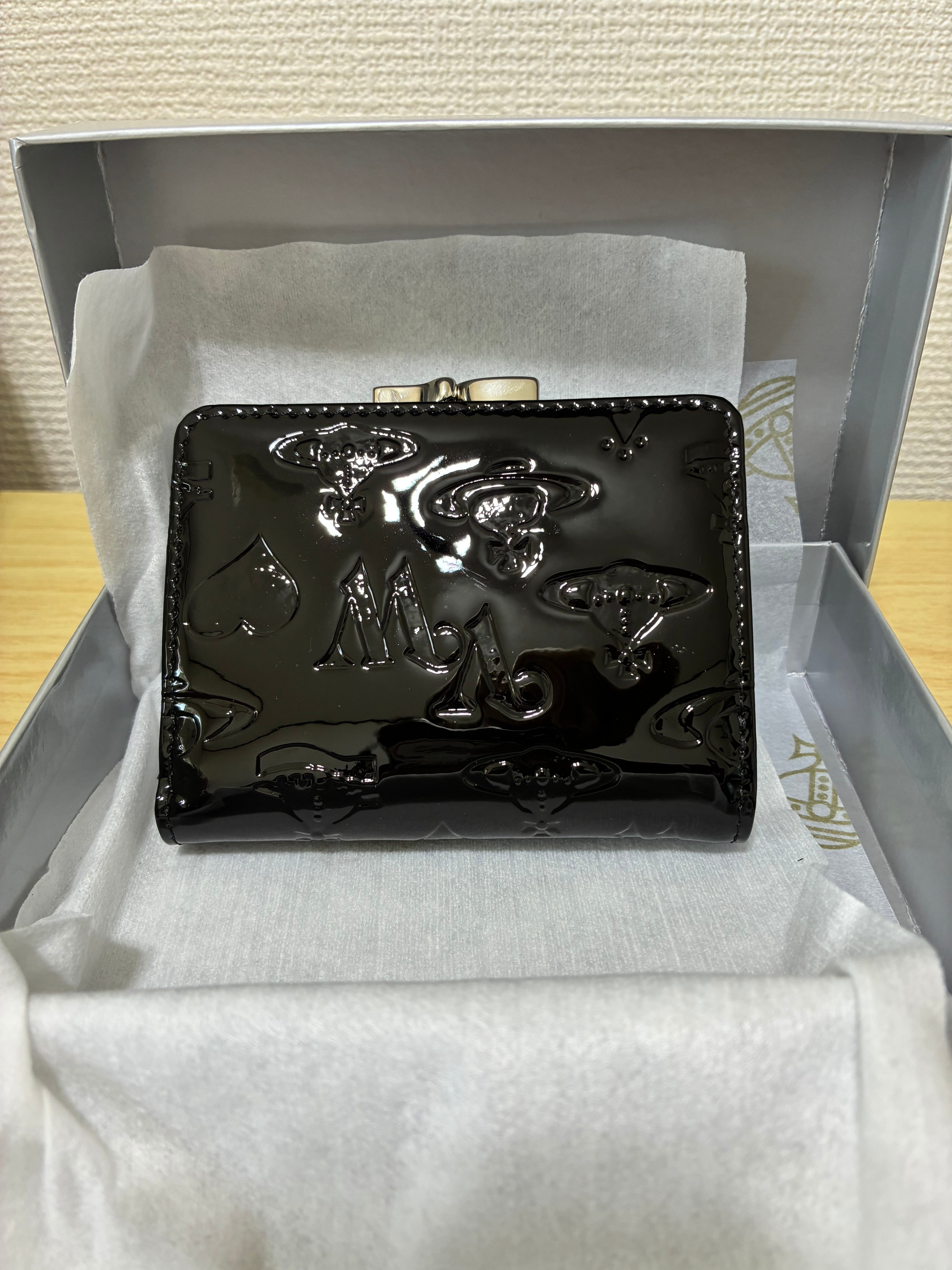 Vivienne Westwood ヴィヴィアンウエストウッド エナメル 三つ折り財布