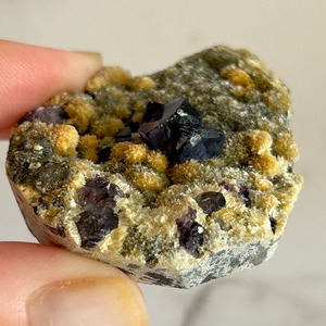 パープルフローライト with カルサイト