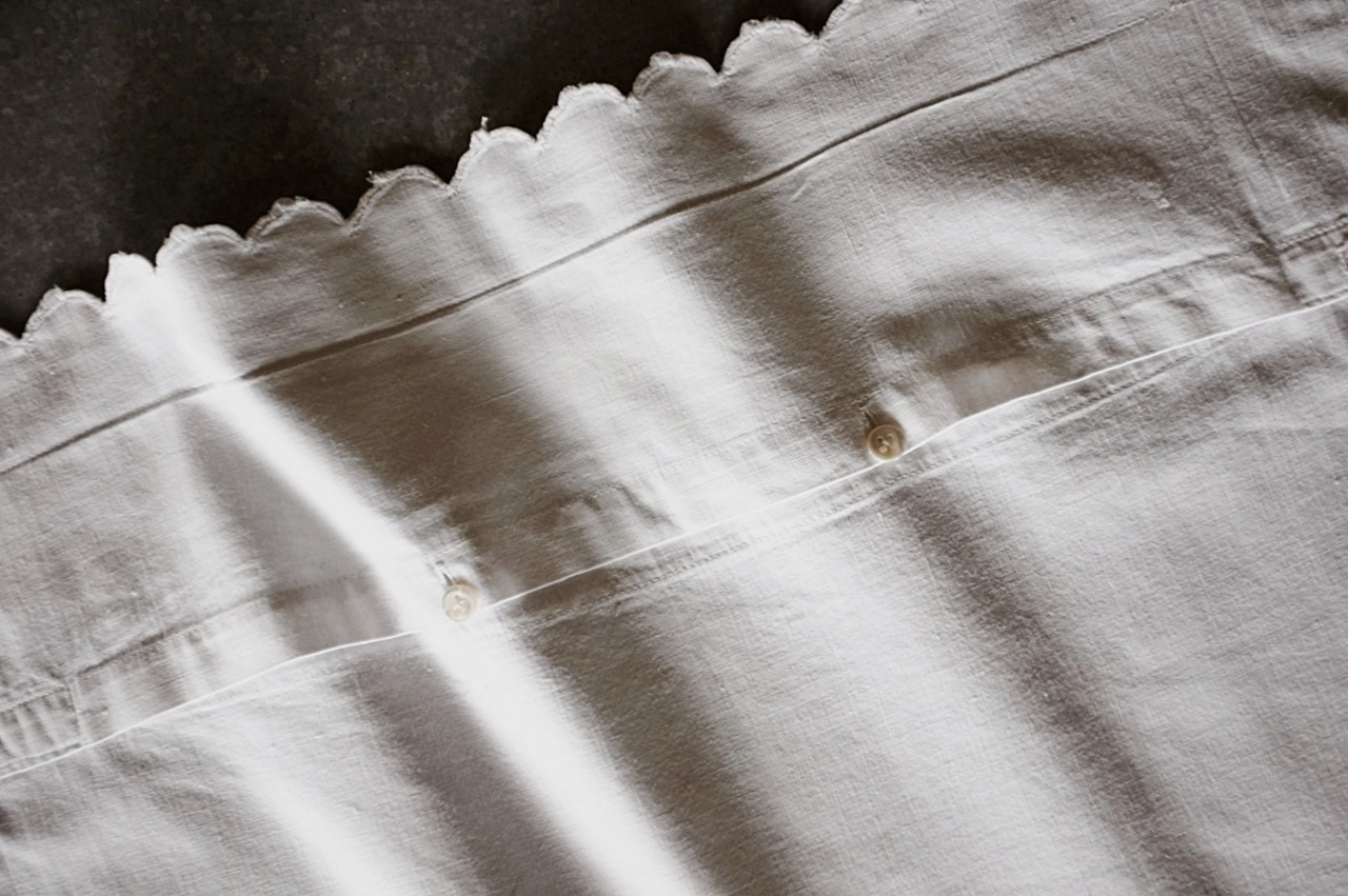 フランス 白い貝と白の半月とクッションカバー アンティーク