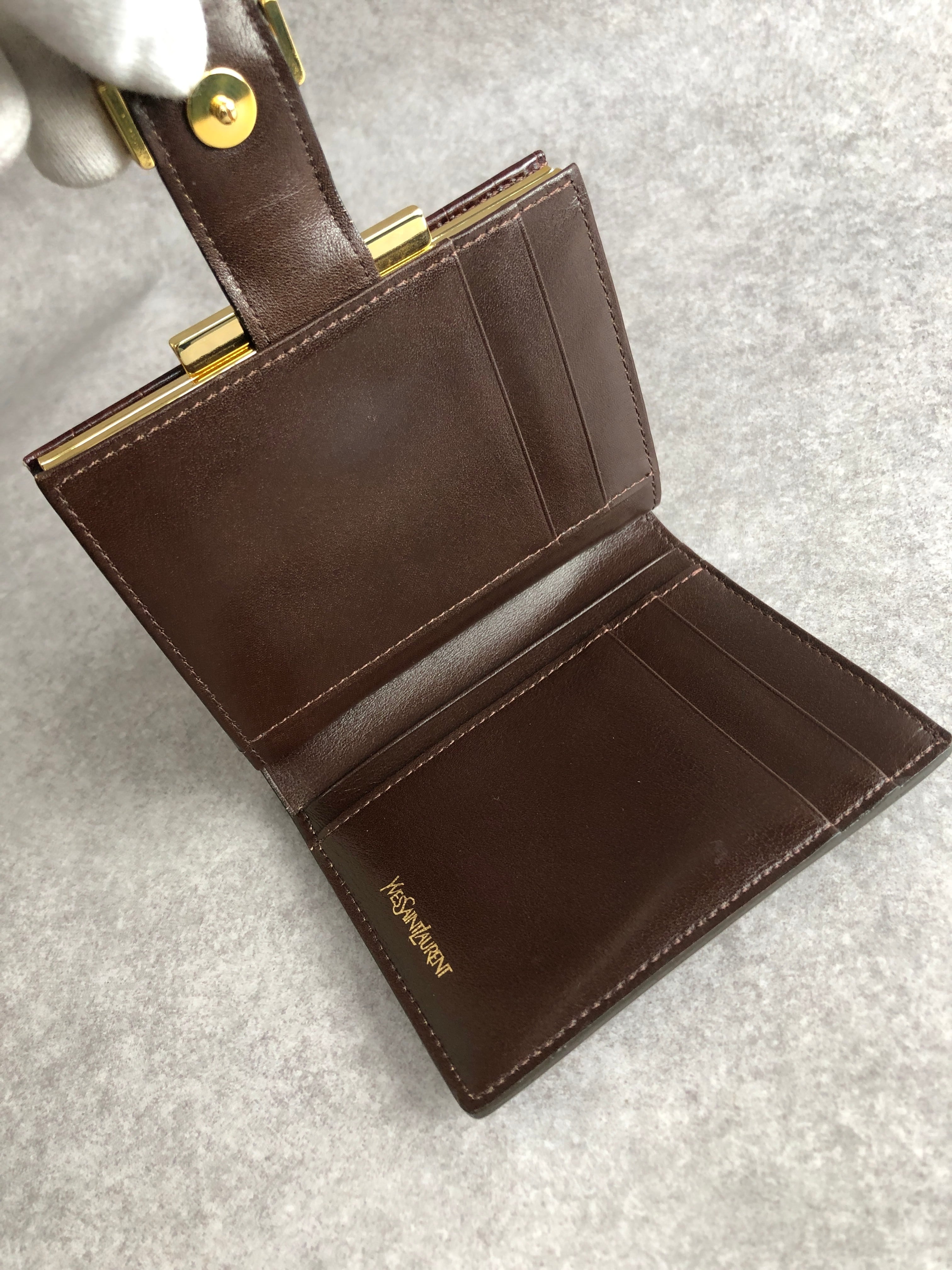 YSL・未使用✨二つ折り財布 メンズ ブラウン 本革 ヴィンテージ Yves Saint Laurent イヴ・サンローラン 財布 ブラウン ロゴ クロコ型