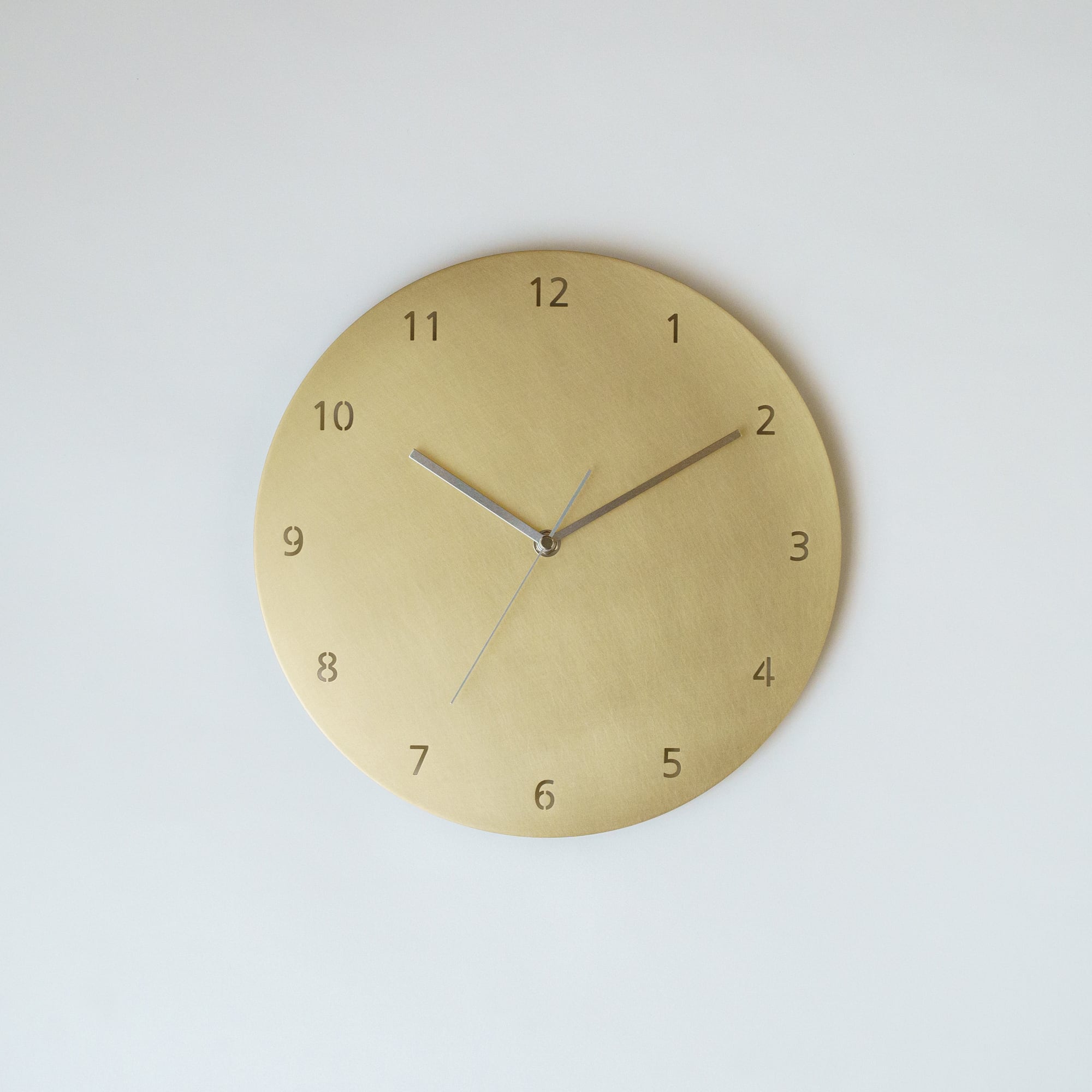 ゴールドロマン数字文字盤時計 第二弾｜金沢の伝統技術を文字盤にデザイン。稀有な『縁付金箔