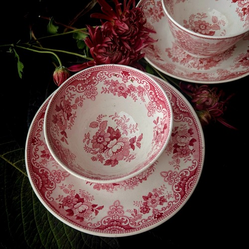 ヴィクトリア朝初期のティーボウル(花々と橋)