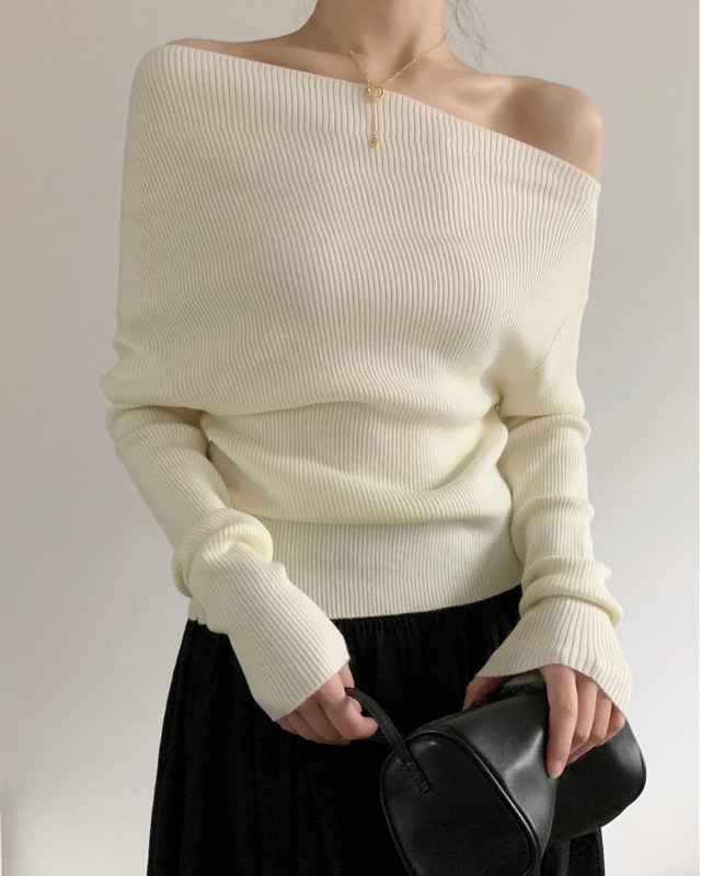 オフショルロングスリーブニット　A24575