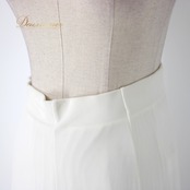 社交ダンス 衣装 スタンダード スカート レッスンウェア レディース オールシーズン 赤 白 レッド系 ホワイト系 グリーン系 花柄 透け感 花柄スカート フレアスカート レッスンスカート ダンスウェア フェミニン コスチューム ポリエステル素材 春夏秋冬 シーズンレス おしゃれ ストレッチ素材 お洒落 競技用 演出用 明るい色 自信を持てる スタイリッシュ