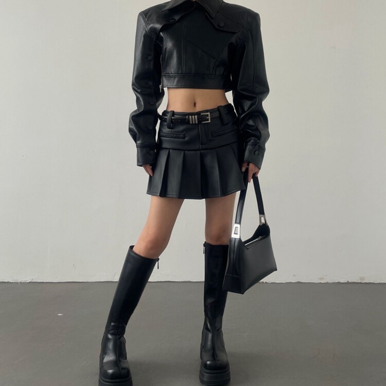 フェイクレザープリーツミニスカート　LT0020009