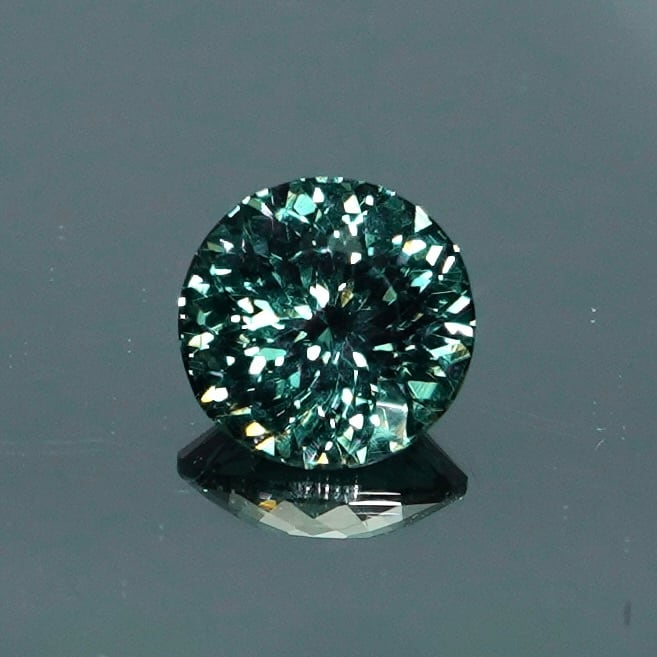 Bright Brilliant Cut™️ “145 Facets” 】 孔雀の羽、揺らぐ翠 0.60ct