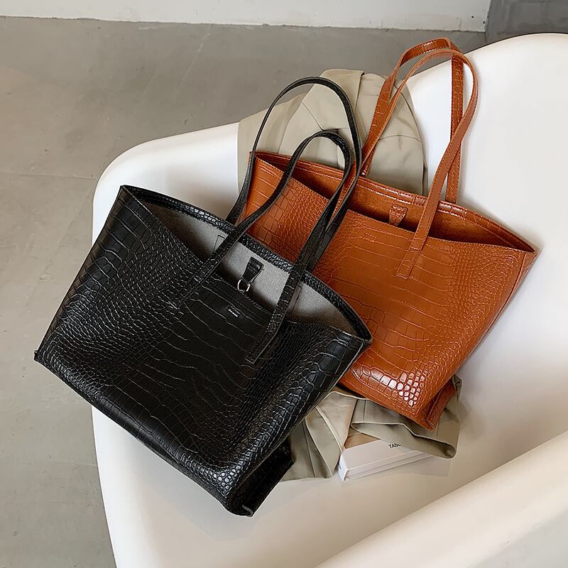 Hong Kong style retro ladies largecapacity bag women 2020 new trendy