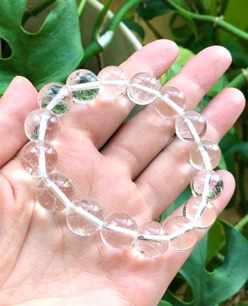 光と水の輝きでできたスピリット