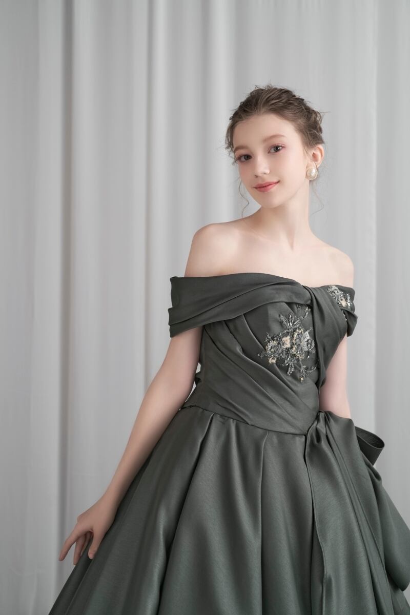 パーティードレス 深めな緑 オフショル キラキラ光る刺繍 ロング  