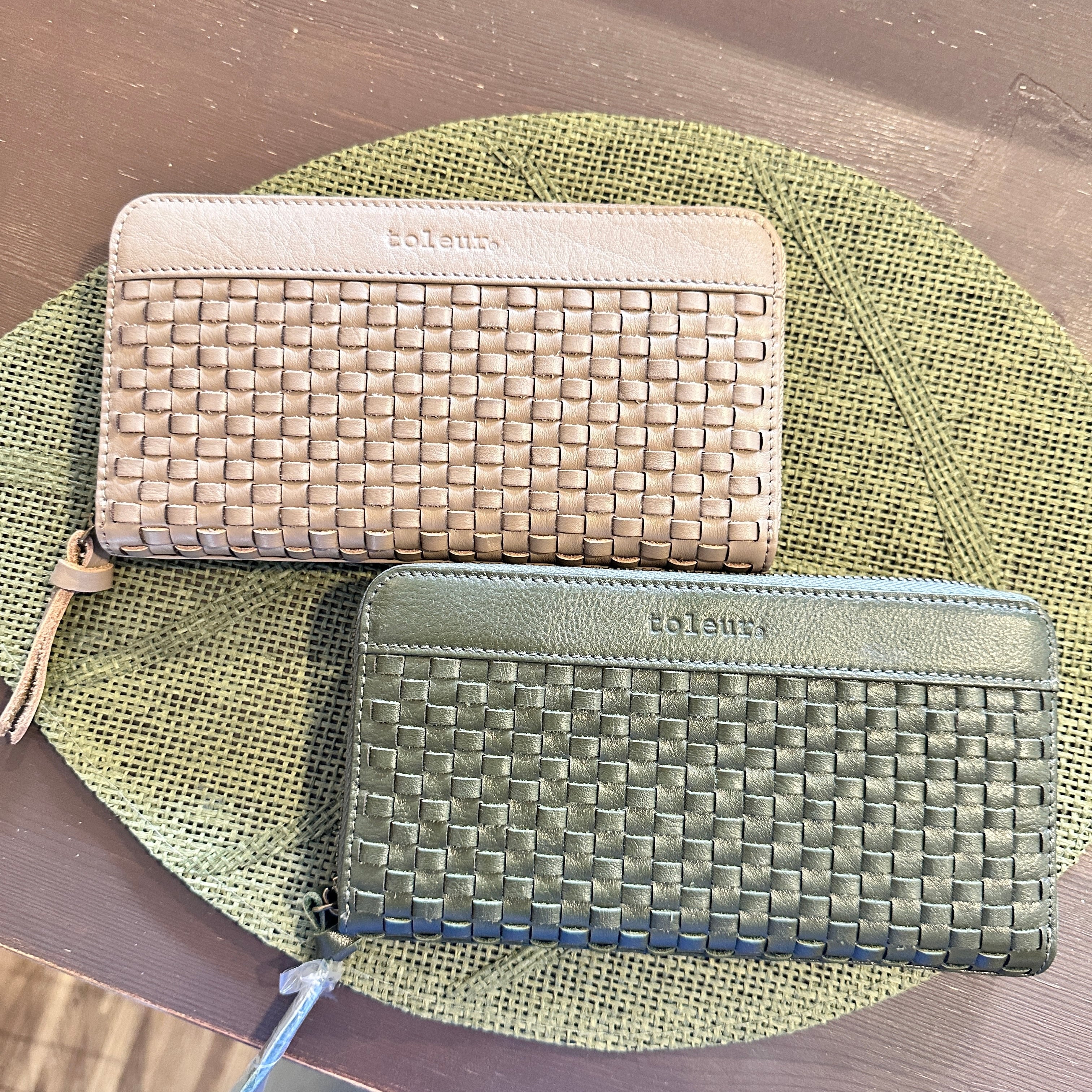 『People's』toleur カウレザー細メッシュラウンドウォレット　大容量財布