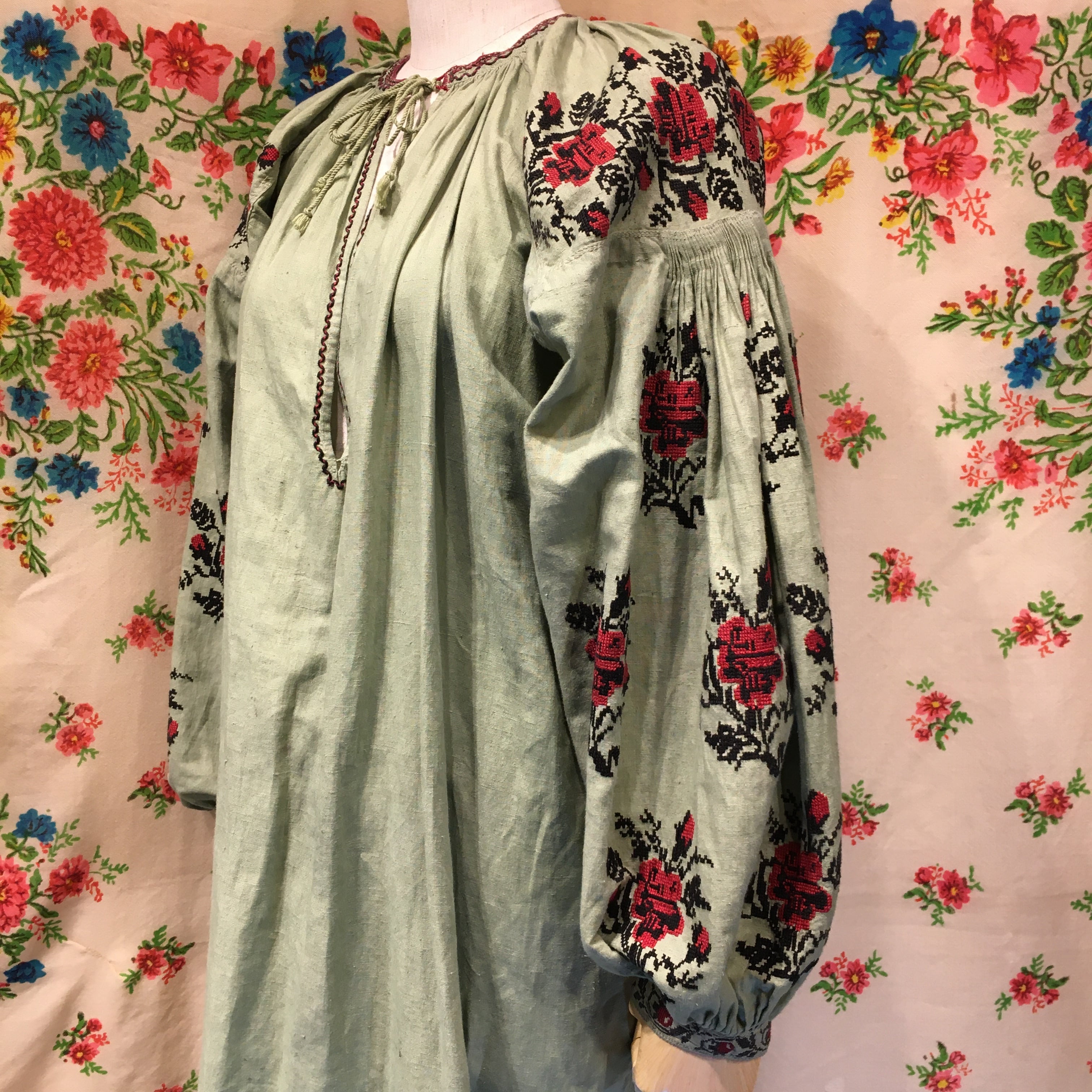 ウクライナ 刺繍入りヴィンテージワンピースno 001u Ohaco