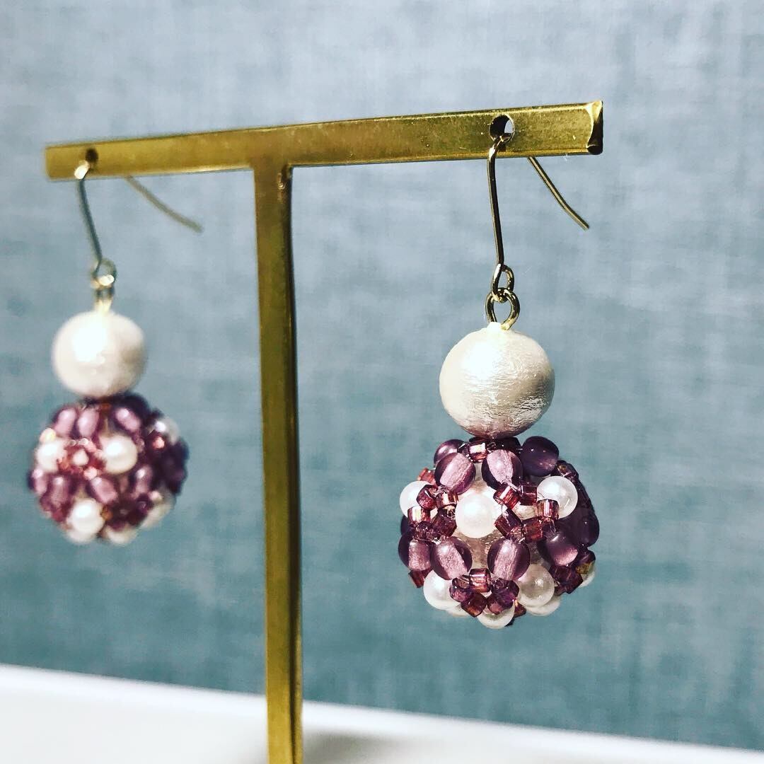 0040:ダークガーネットとコットンパールのピアス