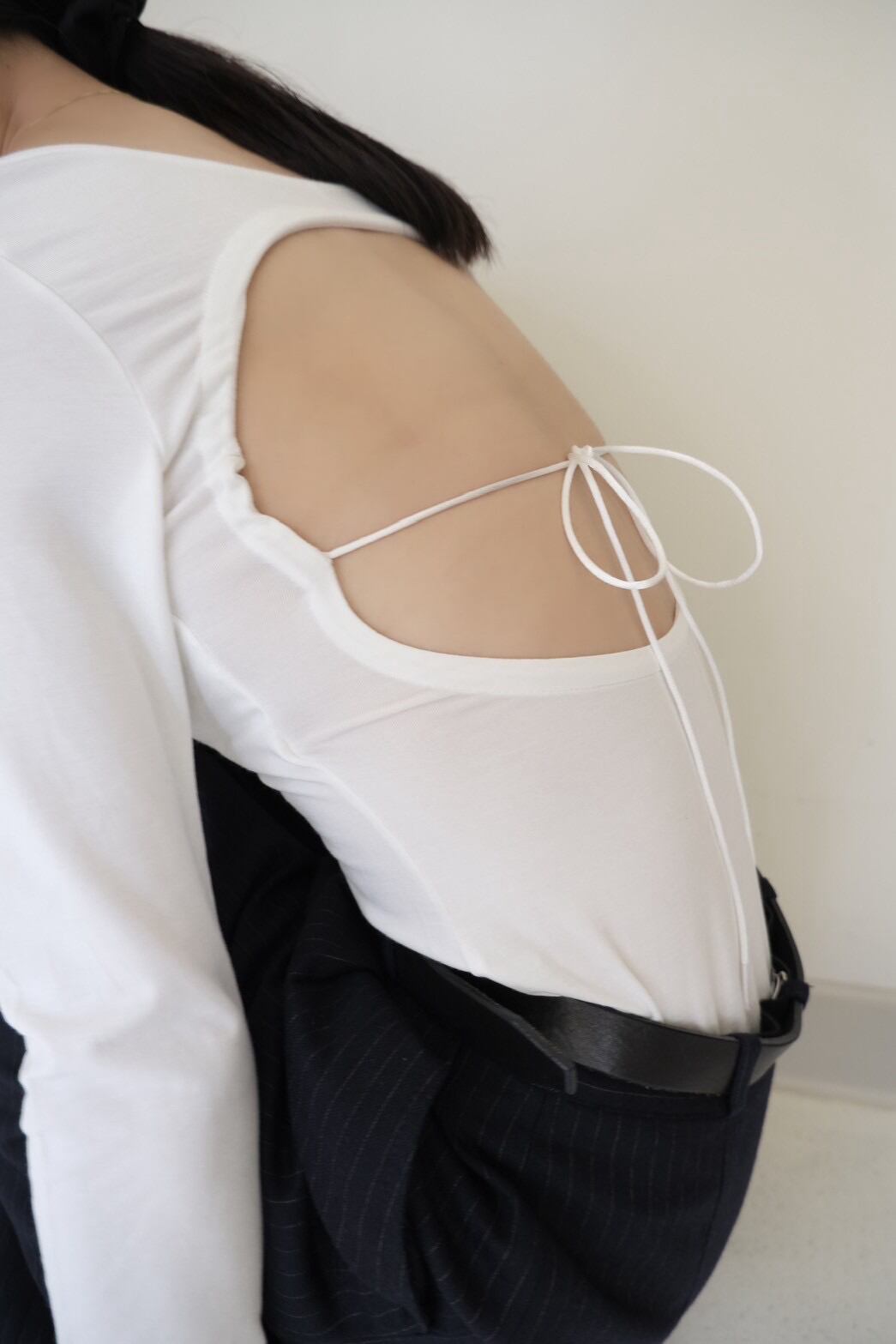 determ; 】Collagen Open Back Top | theour 