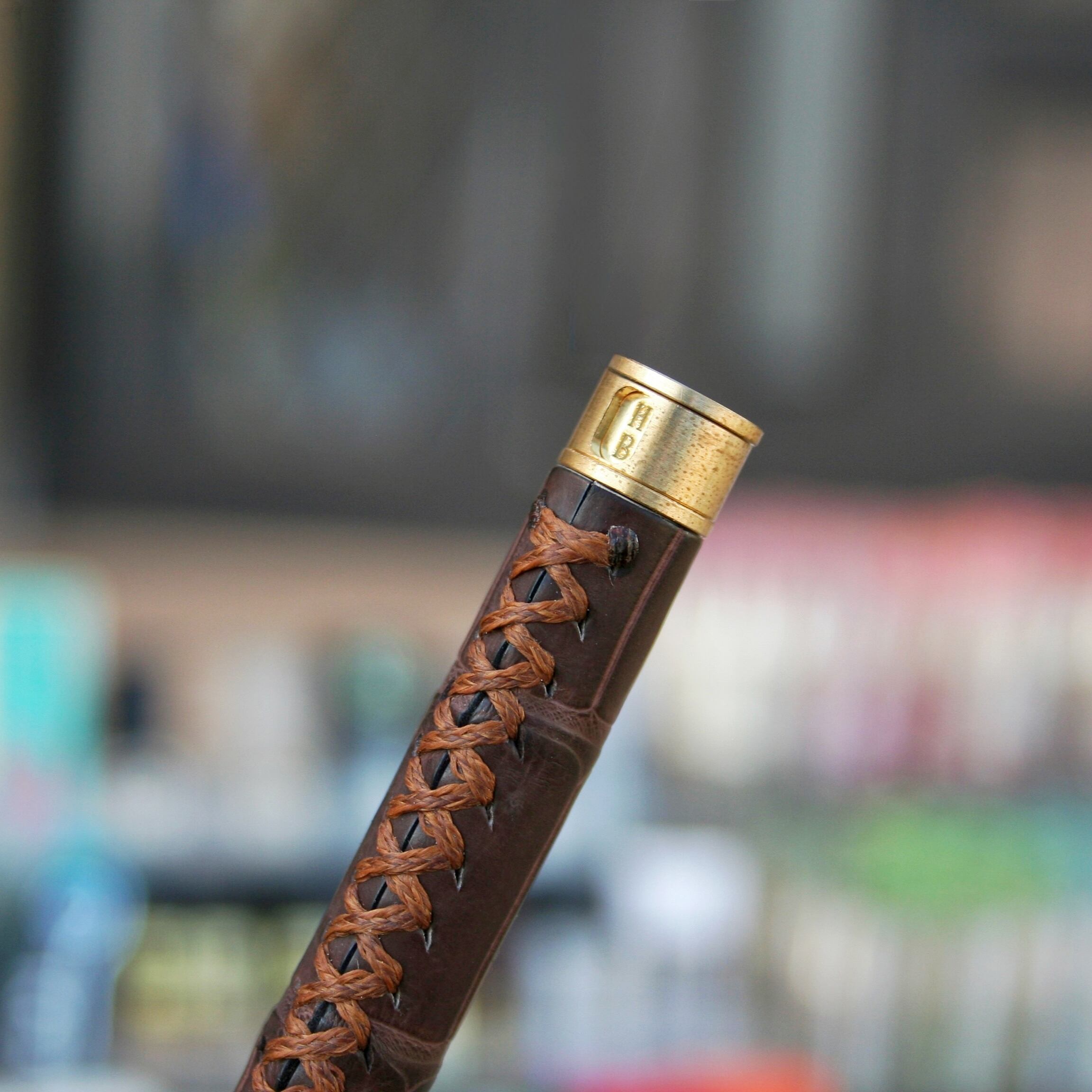 ☆不定期販売☆ 業界初！ 硬度表示窓付き革軸芯ケース【クロコダイル