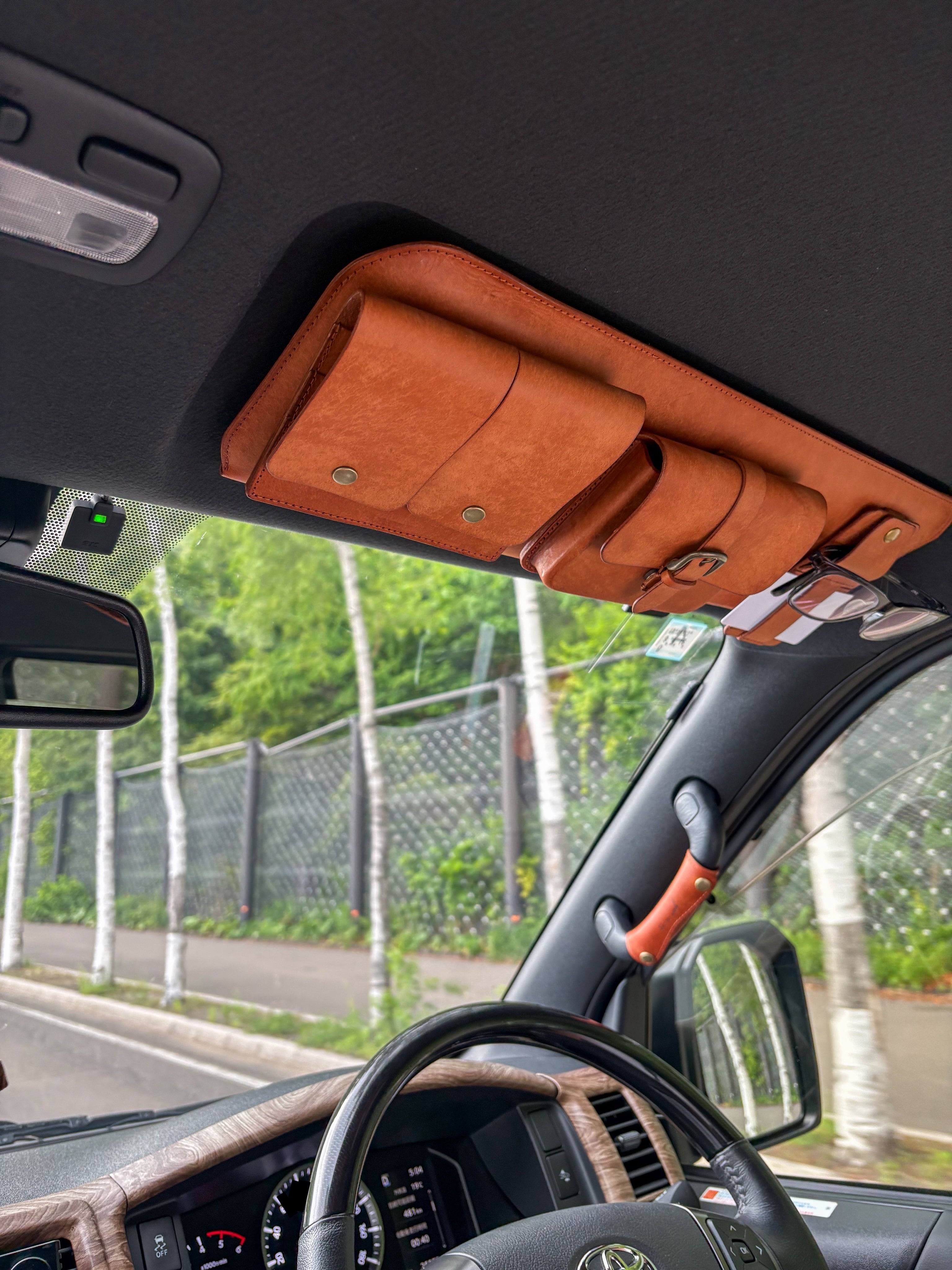 受注生産】200系ハイエース ナロー専用 レザーサンバイザーカバー