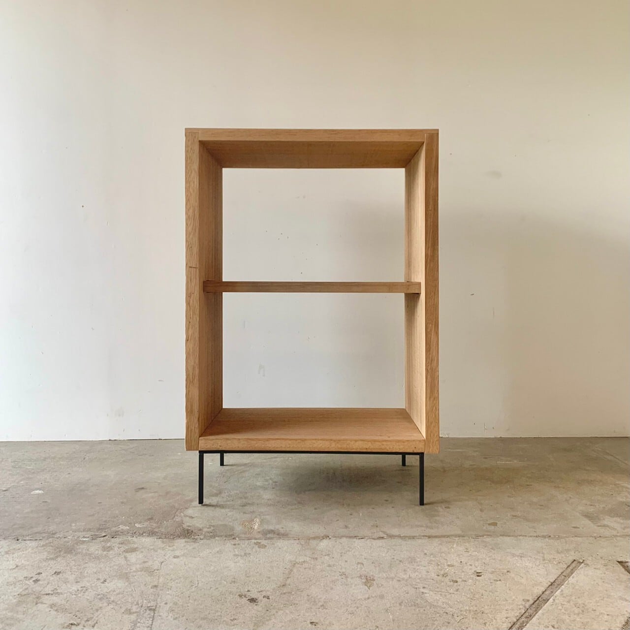 鉄脚の棚　ディスプレイ棚　古家具　0776