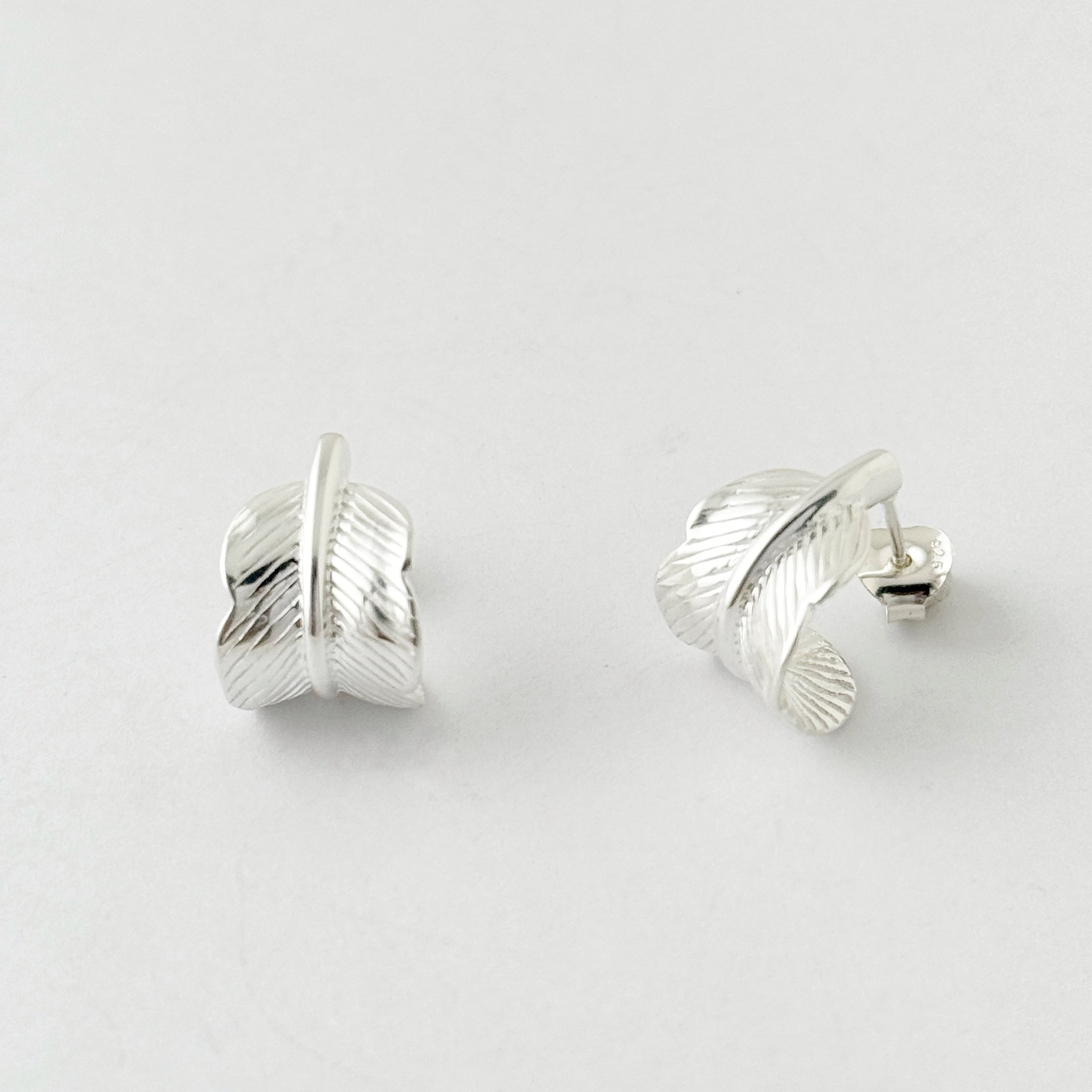 【残りわずか】ワイド フェザー フープピアス 羽 鳥 イーグル