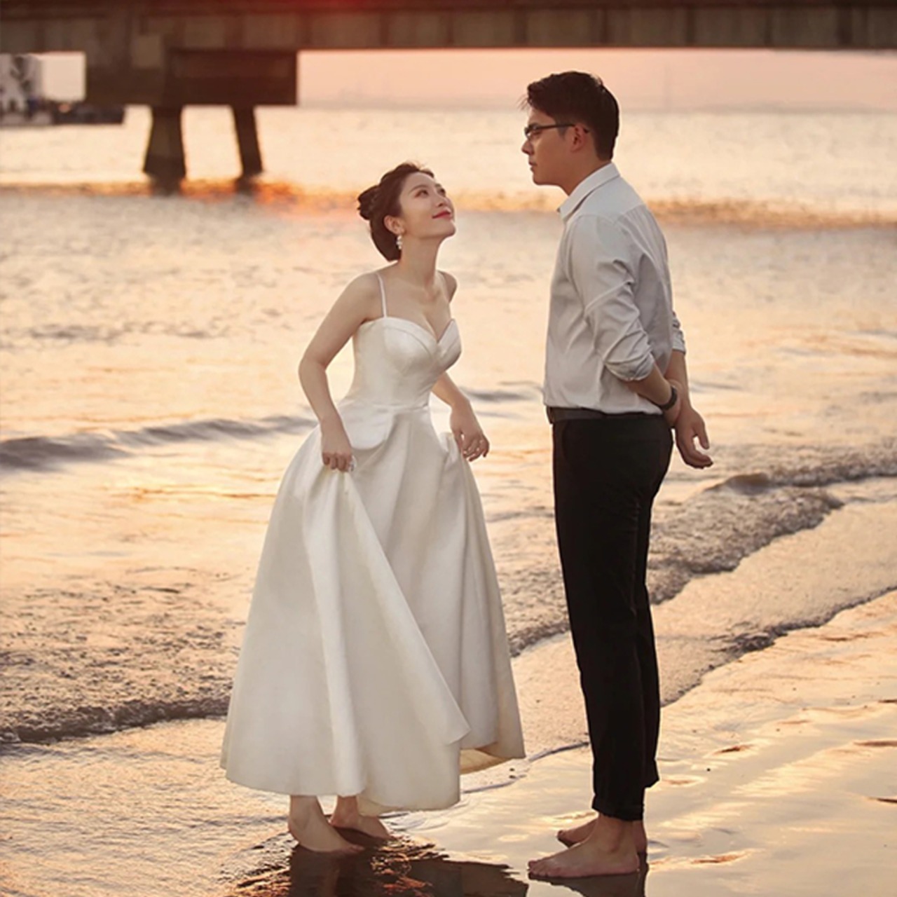 大人気上昇 キャミソール ウエディングドレス 前撮り 光沢サテン  