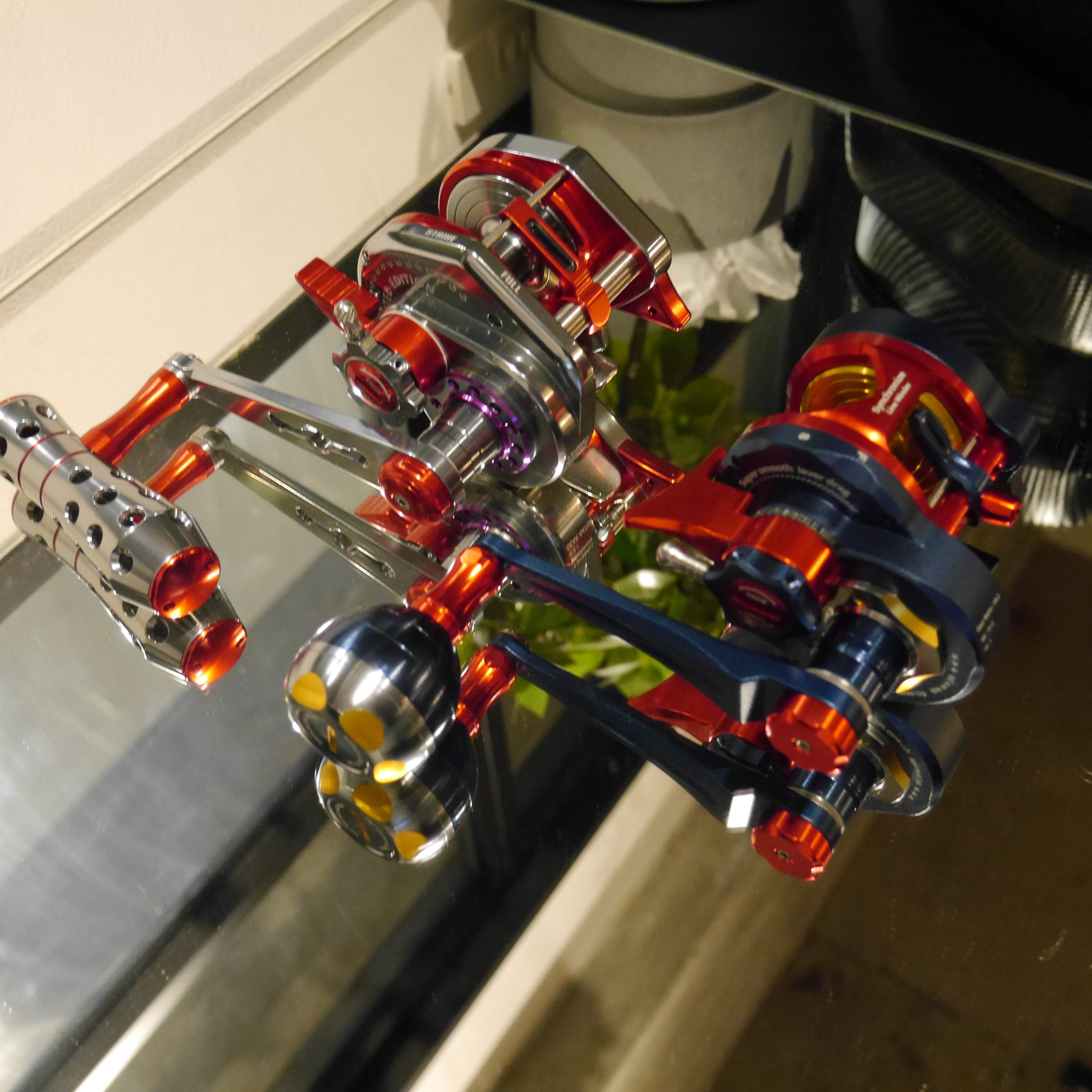 Dark/Red/Gold JM Gangster PE Micro Reel | RedfishBluefish手巻き