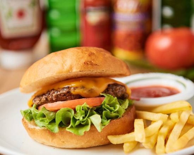 モンキーズチーズバーガー（ポテト付き）/Cheddar Cheeseburger