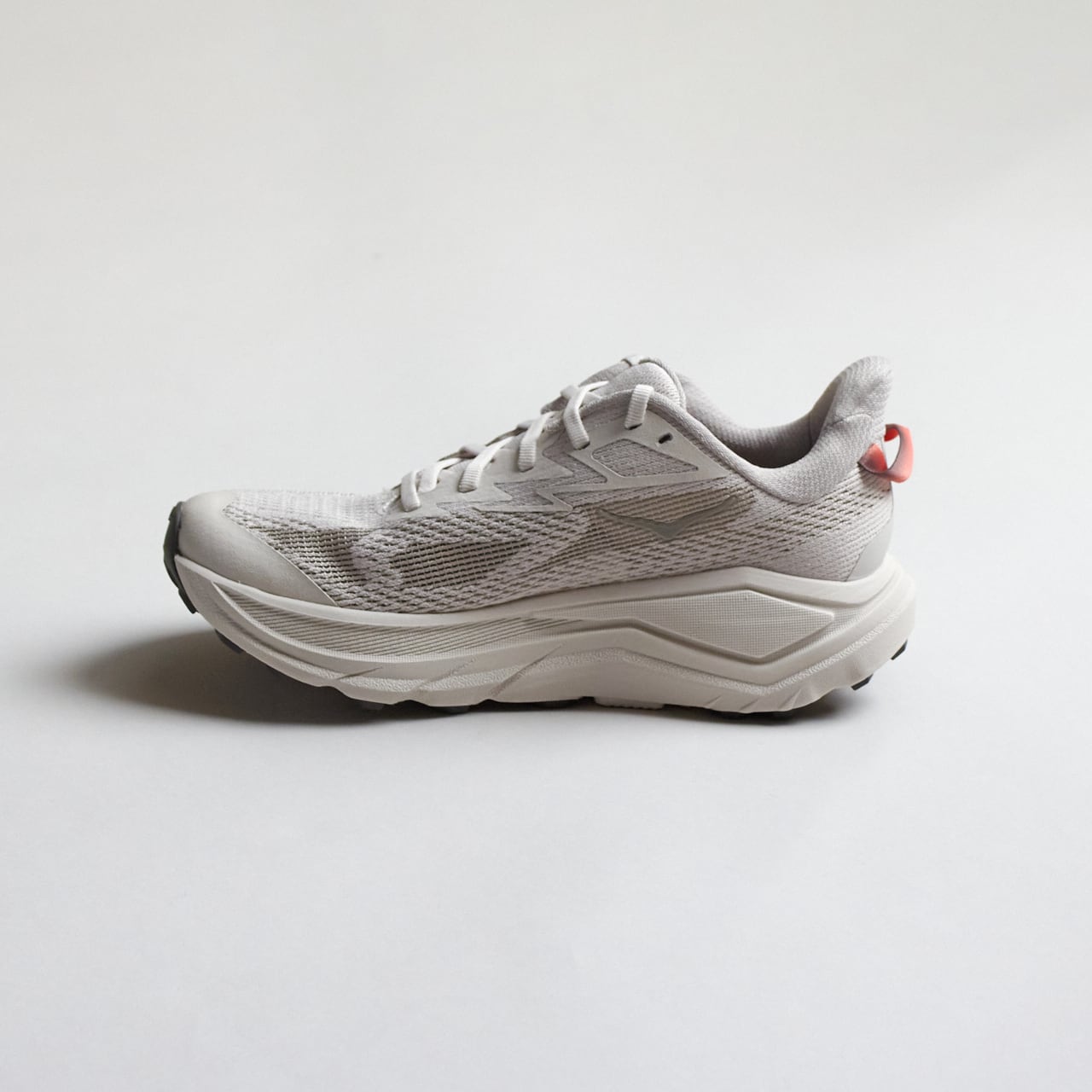 HOKA（ホカ）W CHALLENGER 8 -スタッコ / アスファルト グレー