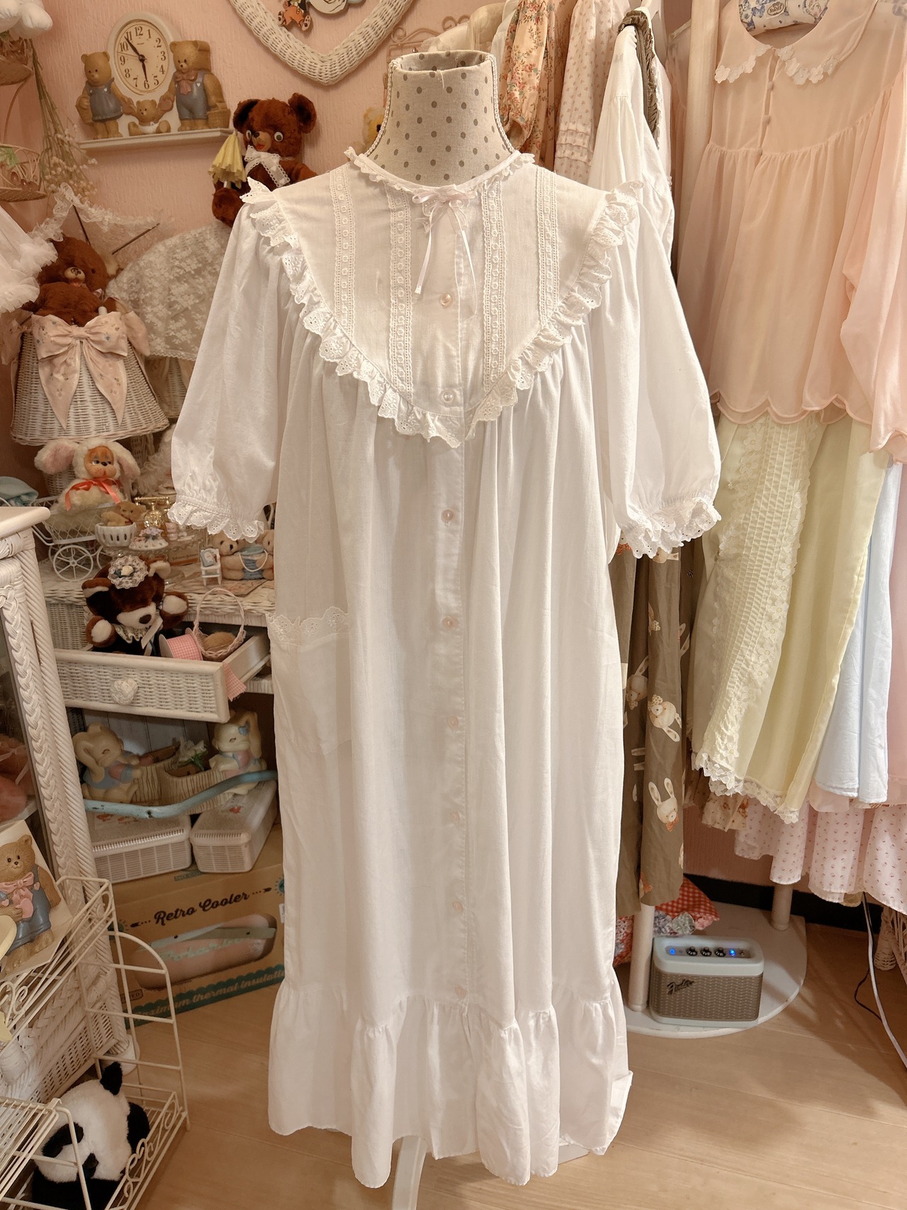 White lace dressの画像01