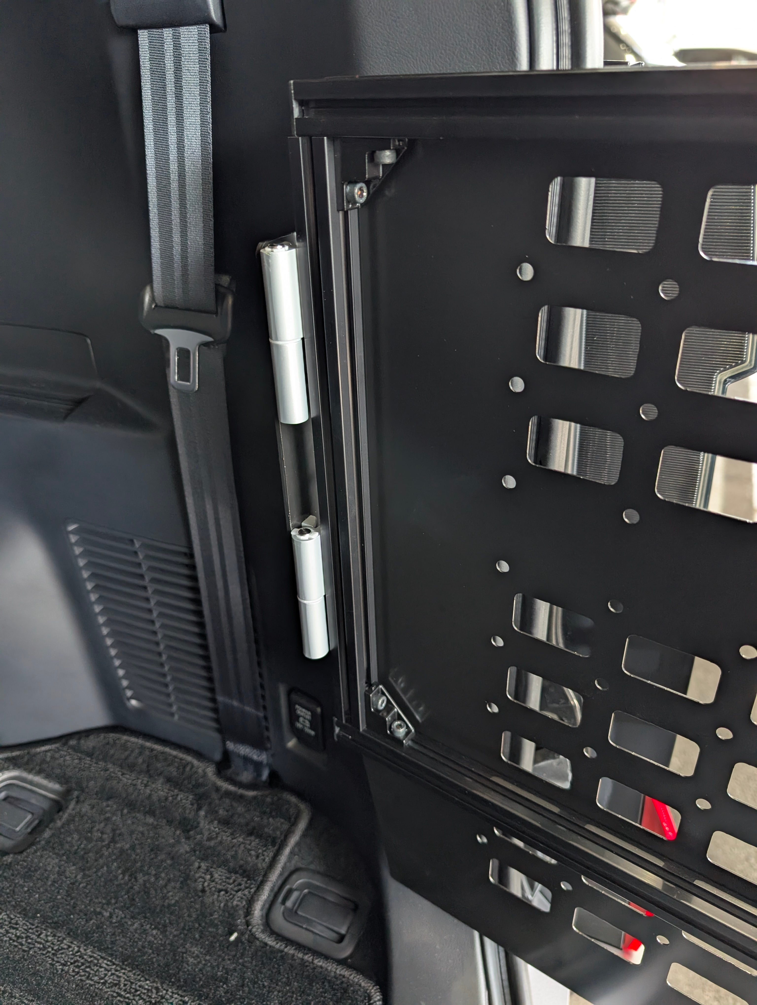 MDF デリカD:5用 リアゲートバリカー右開き 【スチール製カーゴ