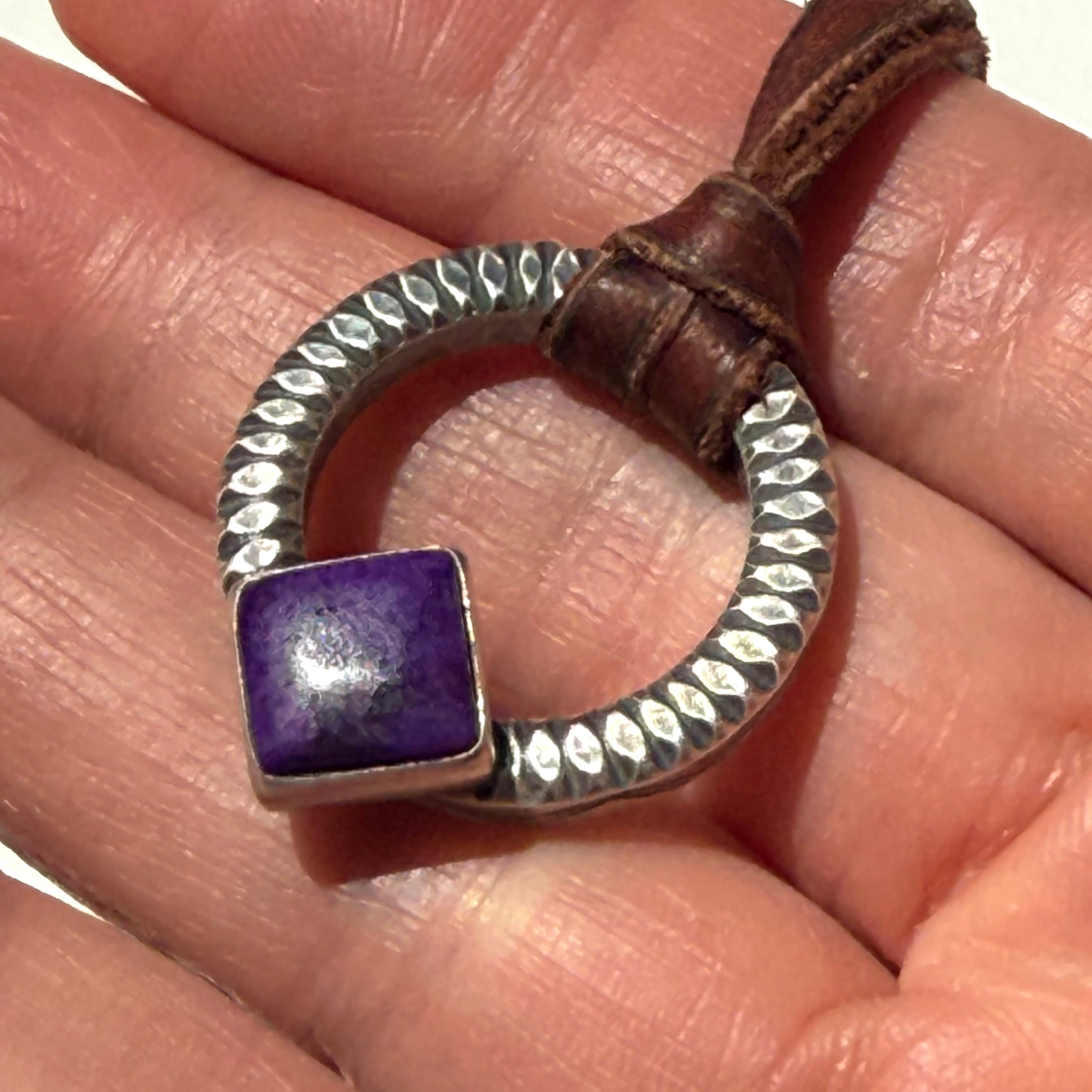 Jesse Robbins” Coin Silver Traveler Pendant インディアンジュエリー