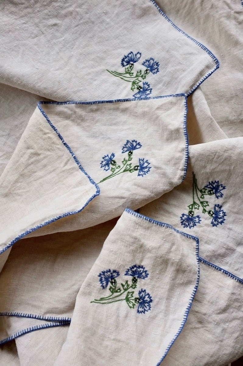 フランス 手織リネン bleuetとシャンブルリネンの刺繍クロス