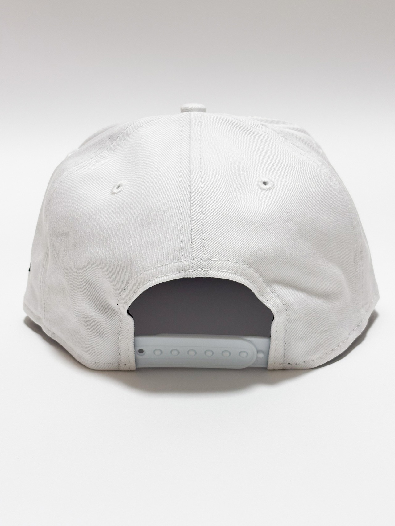 GOLF BOND CLUB 3D NEEDLE CAP WHITE