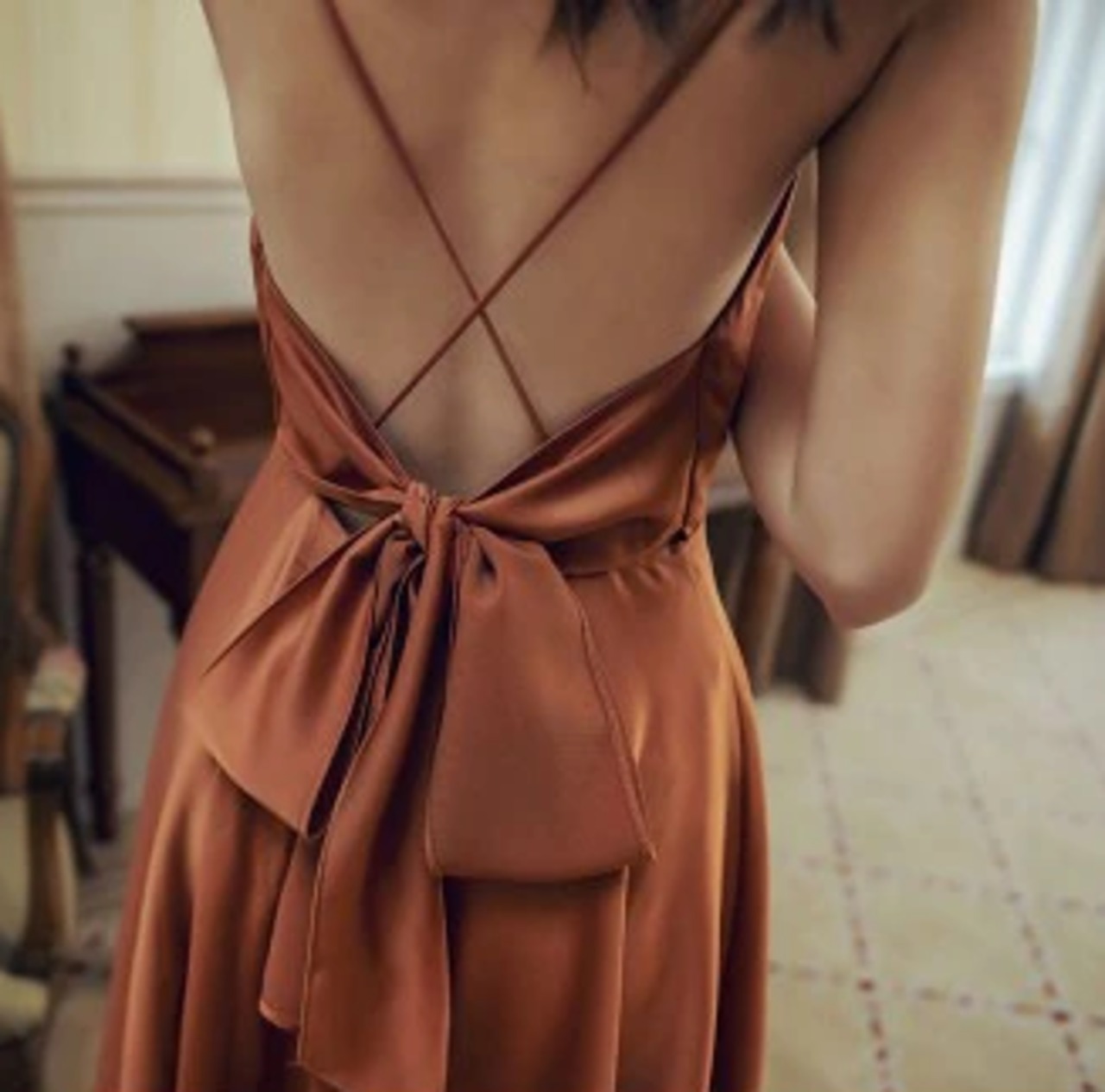高品質！ カラードレス テラコッタ色 リボン 背中見せ 前撮り 結婚式  