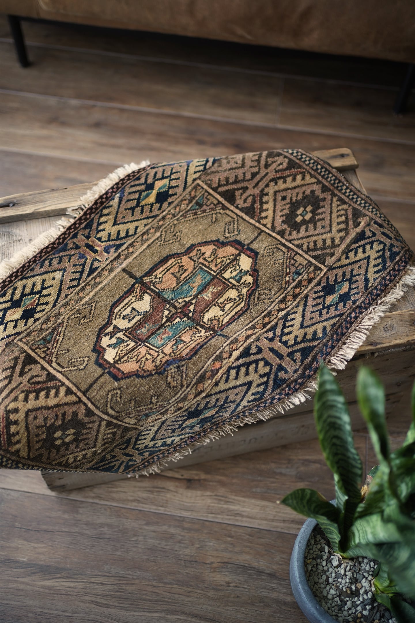 トルクメンラグ　turkmen rug　新品同様　トライバルラグ 908】Vintage Afghan Turkmen rug 1960's | ヴィンテージラグ専門店