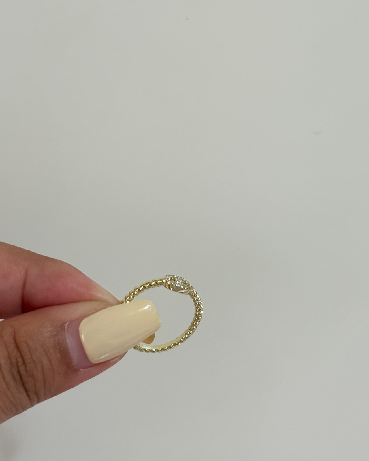 point stone ring
