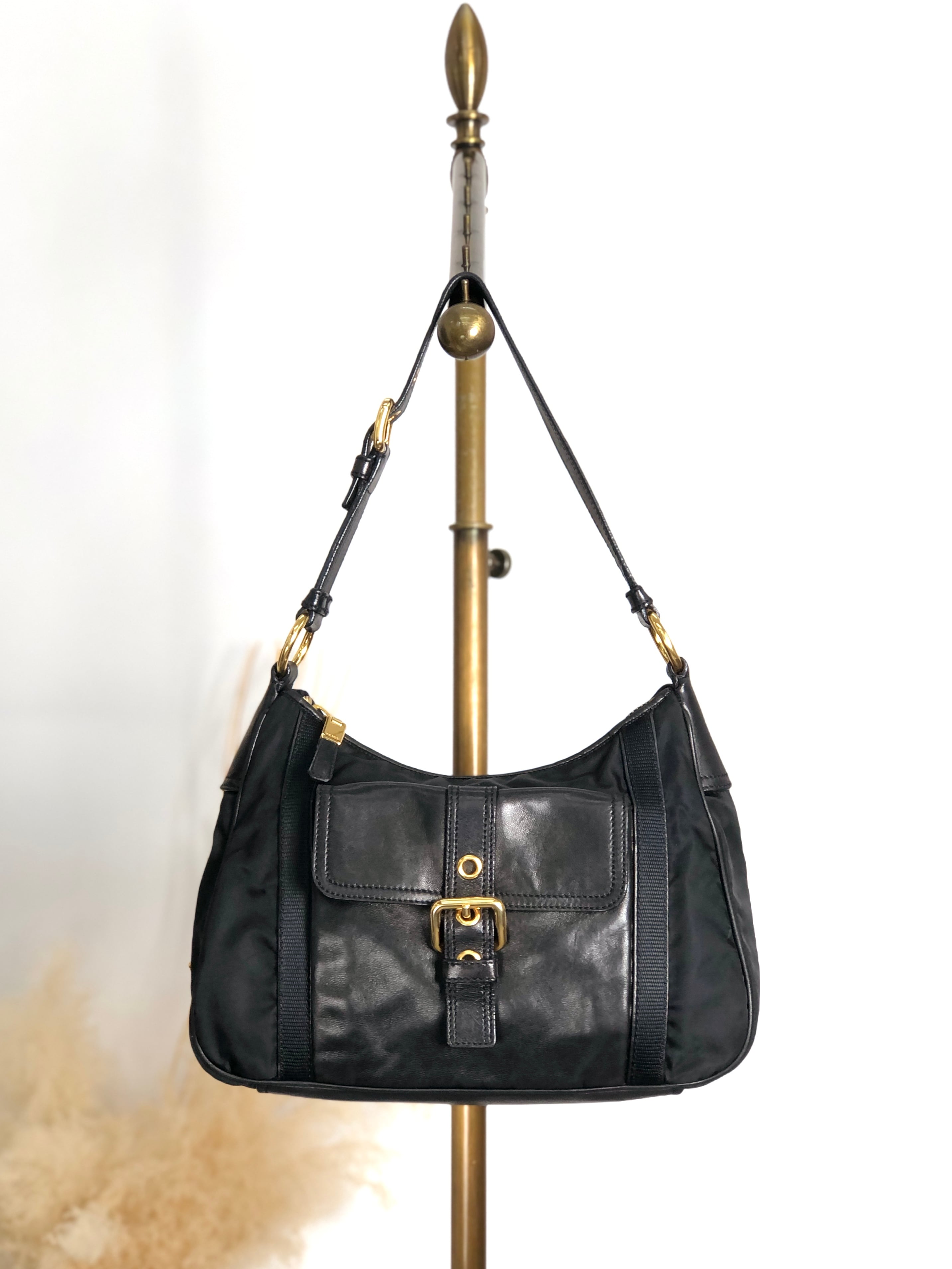 PRADA プラダ ショルダーバッグ ブラック トライアングルロゴ フロント