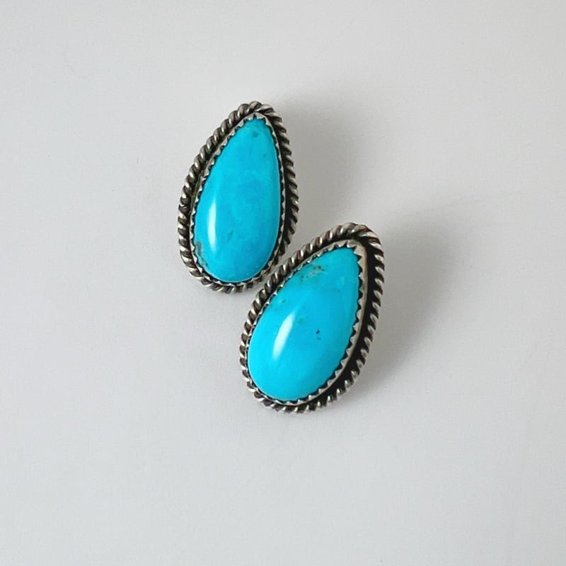 Indian Jewelry 》キングマン ターコイズ ドロップ型 スタッドピアス