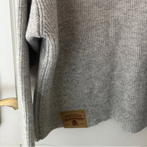 ヘンリーカラーボタンラウンドネックニット　1037