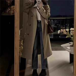 【送料無料】 コート アウター 羽織り 2色 テーラード チェスターコート 袖あり 長袖 Vネック Aライン フレア ロング ミモレ ボタン 薄手生地 かわいい 大人可愛い 大人女子 こなれ感 シンプル カジュアル 大人 上品 おしゃれ お洒落 ラフ コンサバ 無地 春 秋 20代 30代 40代 レディース 女性 ママ デート お出かけ お茶会 女子会 休日 演奏会 授業参観 着回し プチプライス カラバリ デイリーユース 普段使い オルチャン 韓国系 ファッション 定番アイテム 着痩せ インスタ映え