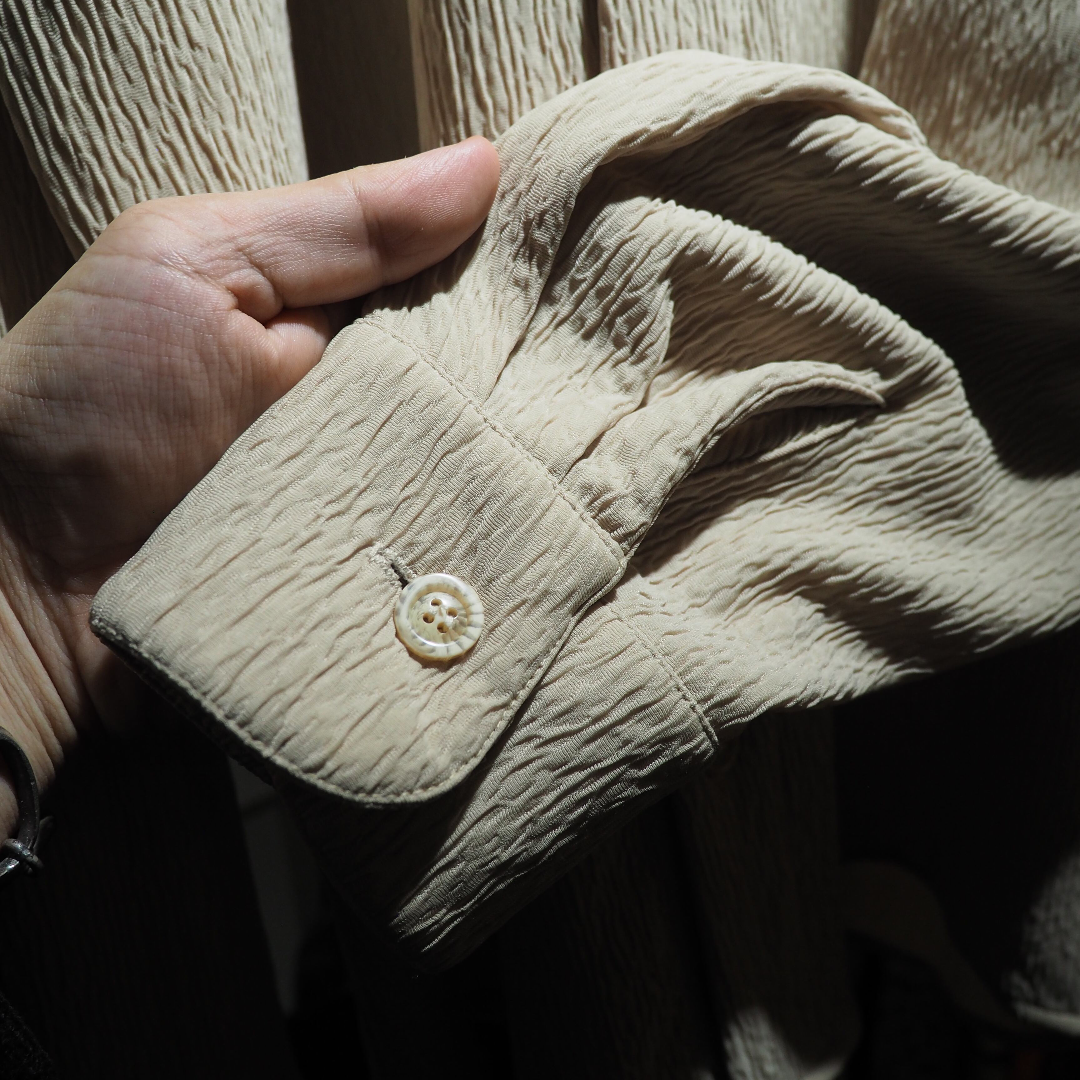 Beautiful Ecru white pleats Design vintage loose open collar shirt