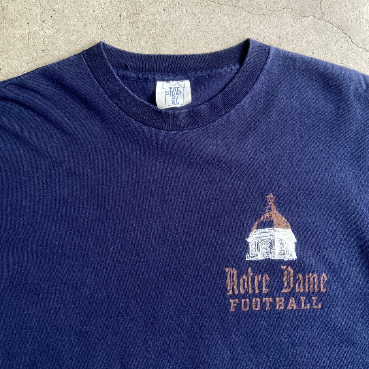 値下げ　チャンピオン　NOTRE DAME 8〜90年代 ネイビー　tシャツ 90年代 NOTRE DAME FOOTBALL アメフト カレッジチームロゴ バック