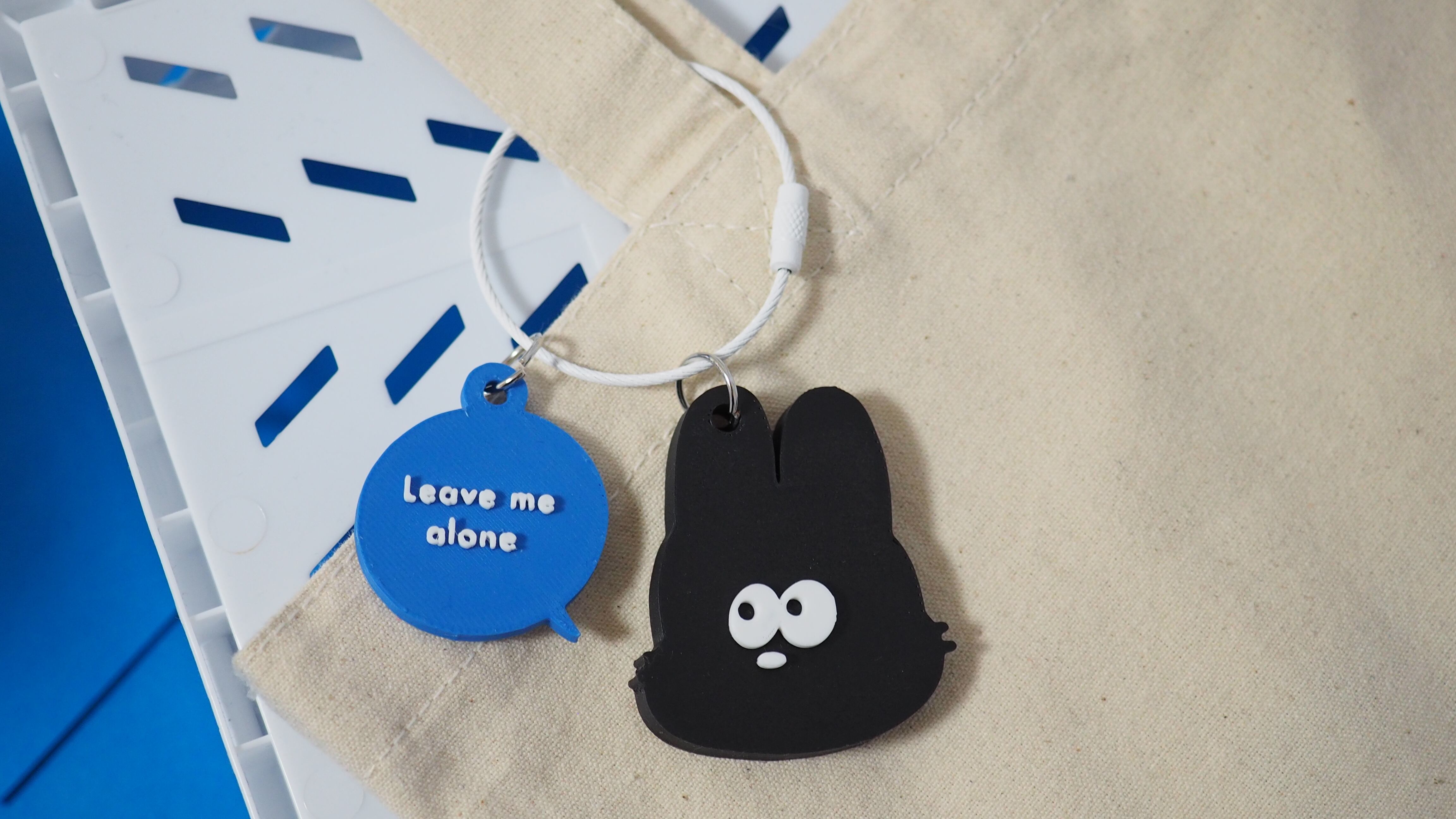 黒うさぎキーホルダー | しろくまMAKE SHOP