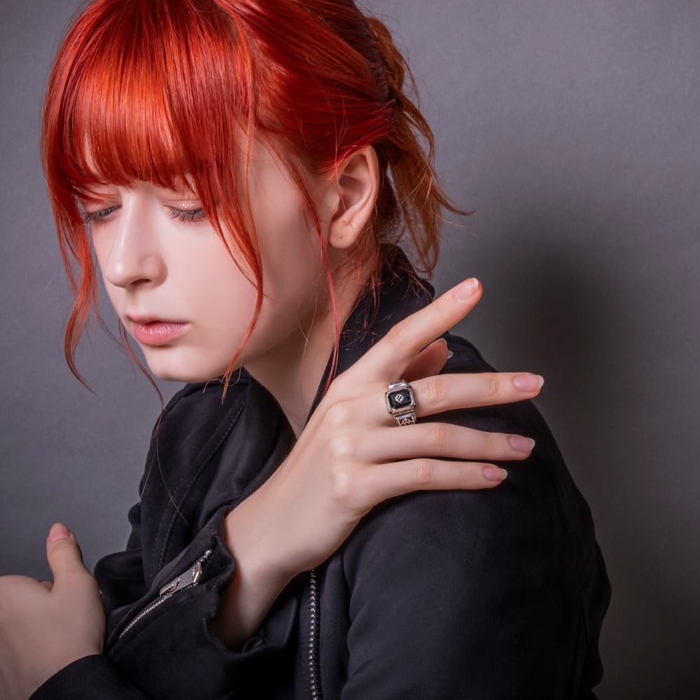 テレビ朝日系列「ガチ恋粘着獣」 衣装協力商品】スクエアブルー