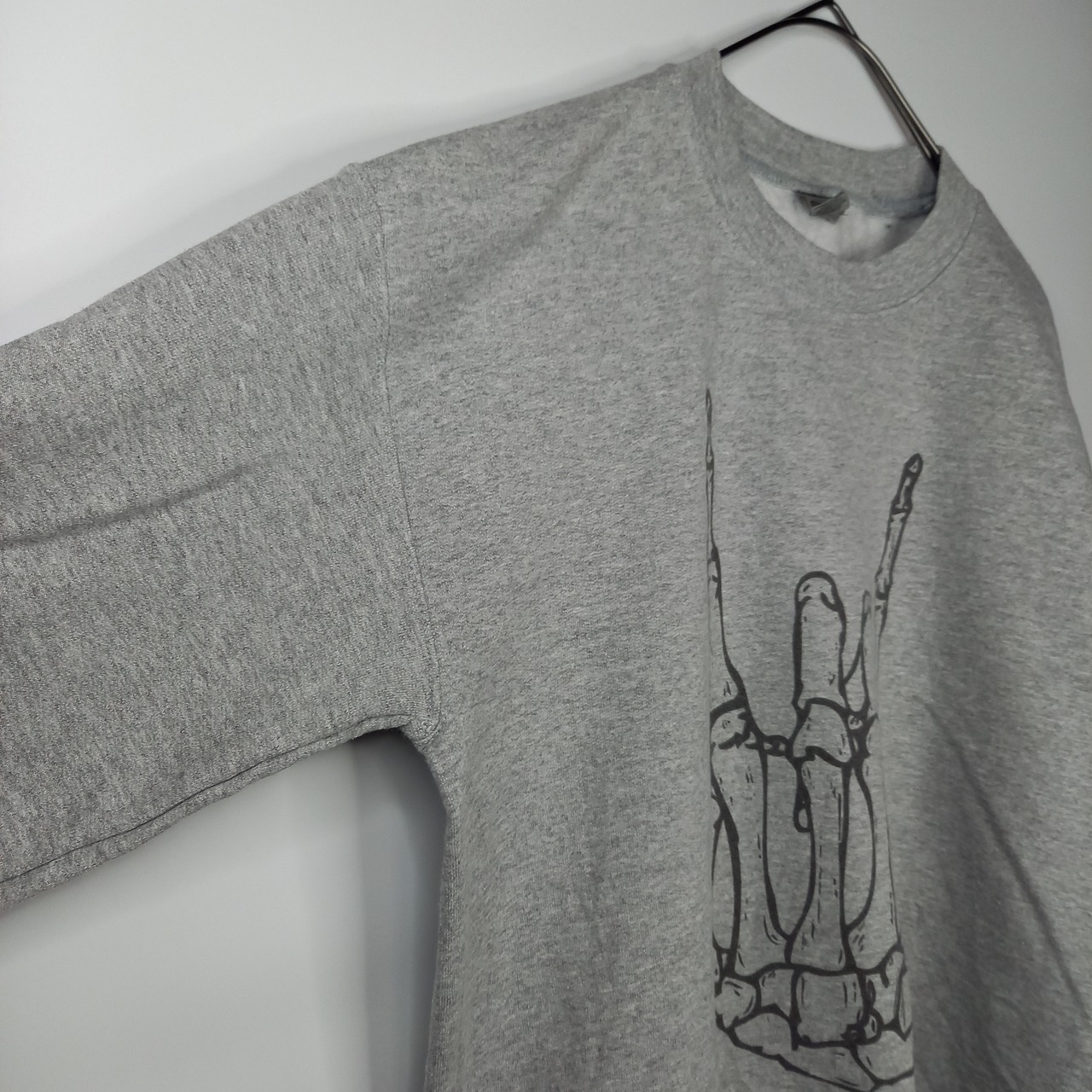 ギルダン　クルーネック　スウェット　トレーナー　スカルプリント　グレー