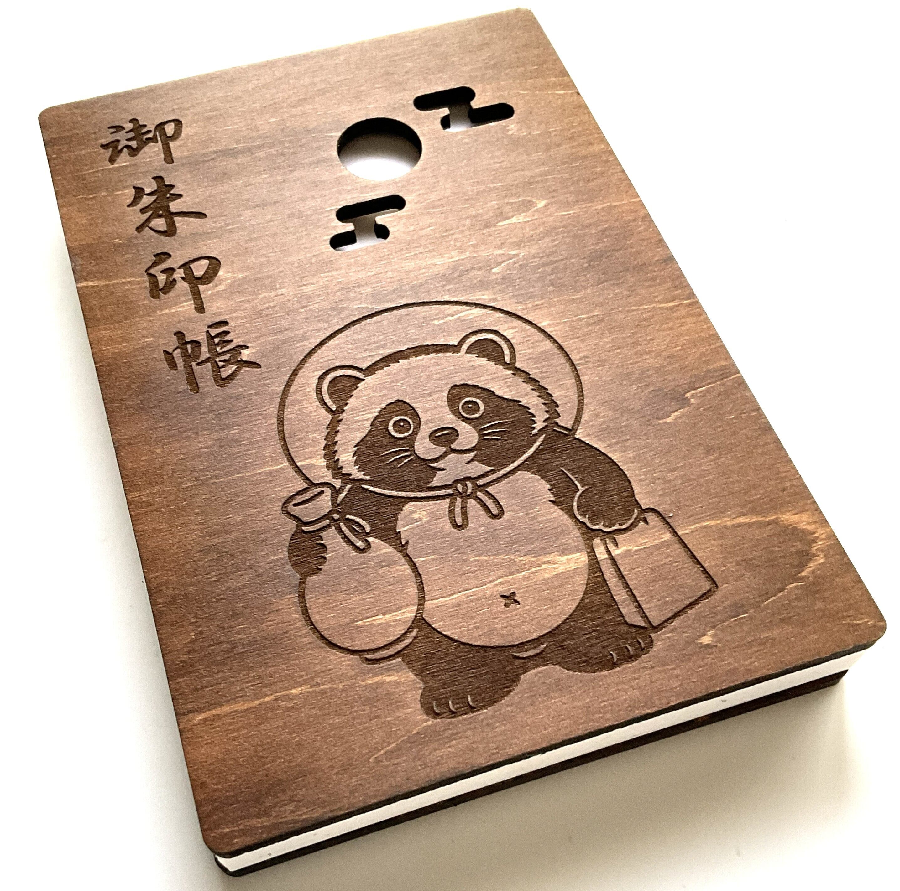 【木製御朱印帳:信楽焼のタヌキ】oakカラー 小判