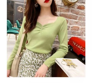 ペンタゴンネックトップス