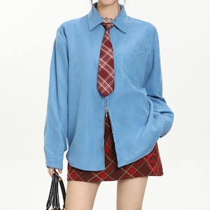 レディース トップス シャツ 長袖 ネクタイ付き ジップアップ ファスナー ポケット 前開き チャック 大人可愛い シンプル カジュアル おしゃれ かっこいい レトロ こなれ感 ラフ メンズライク ボーイッシュ 個性的 クール 存在感 カレッジ風 学生風 無地 チェック 格子柄 春 秋 ロングシーズン デート お出かけ パーティー イベント 旅行 休日 ショッピング 双子 コーデ 楽ちん 普段使い S M L ゆったり ゆる 白 ホワイト ブルー