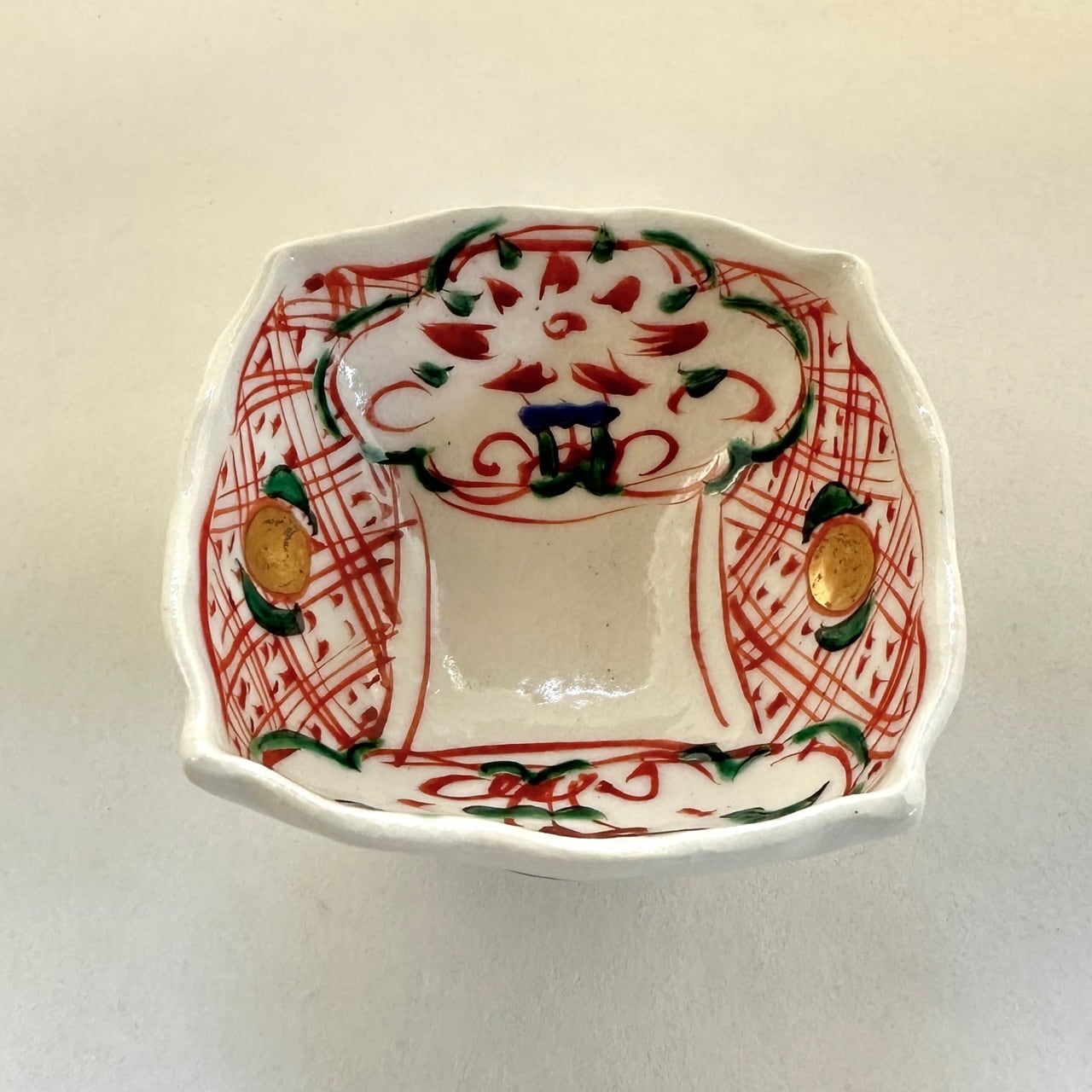 金彩志野赤絵草花文四方小鉢【榛澤宏】