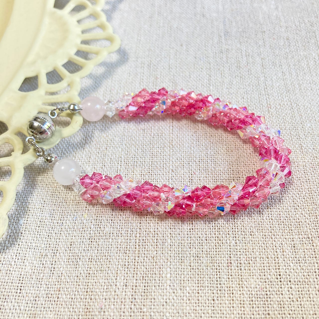 スワロのかぎ針編みブレスレット／ピンク | ひこうきぐも