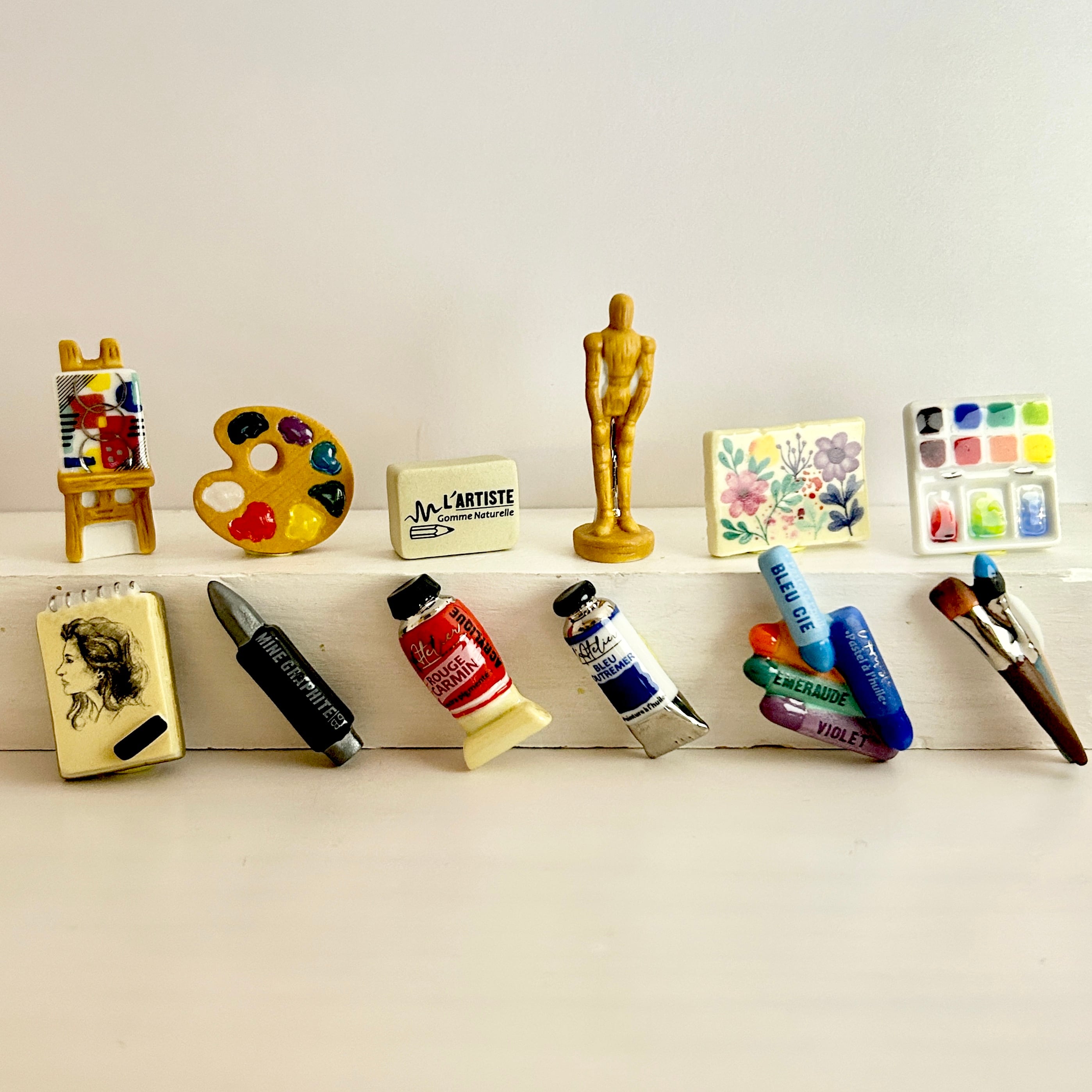 新作】赤い絵の具チューブ フェーヴ フェーブ 美術 フランス製